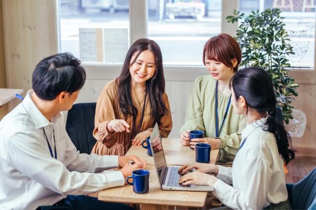 社内でコミュニケーションをとるママ社員